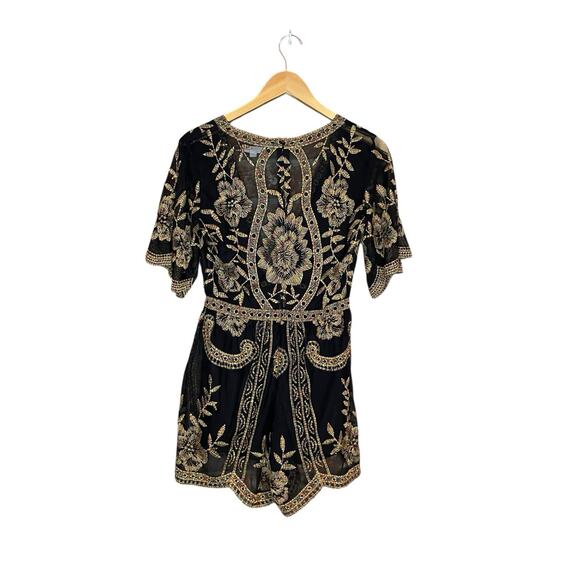 Honey Punch Floral Embroidered Romper Size Small Deep V-neck Romantic Boho Femme - Picture 7 of 7